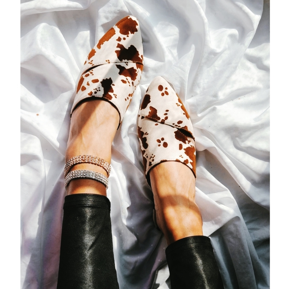 🚨FINAL CHANCE//Cow Print vegan suede Flat - Picture 2 of 3